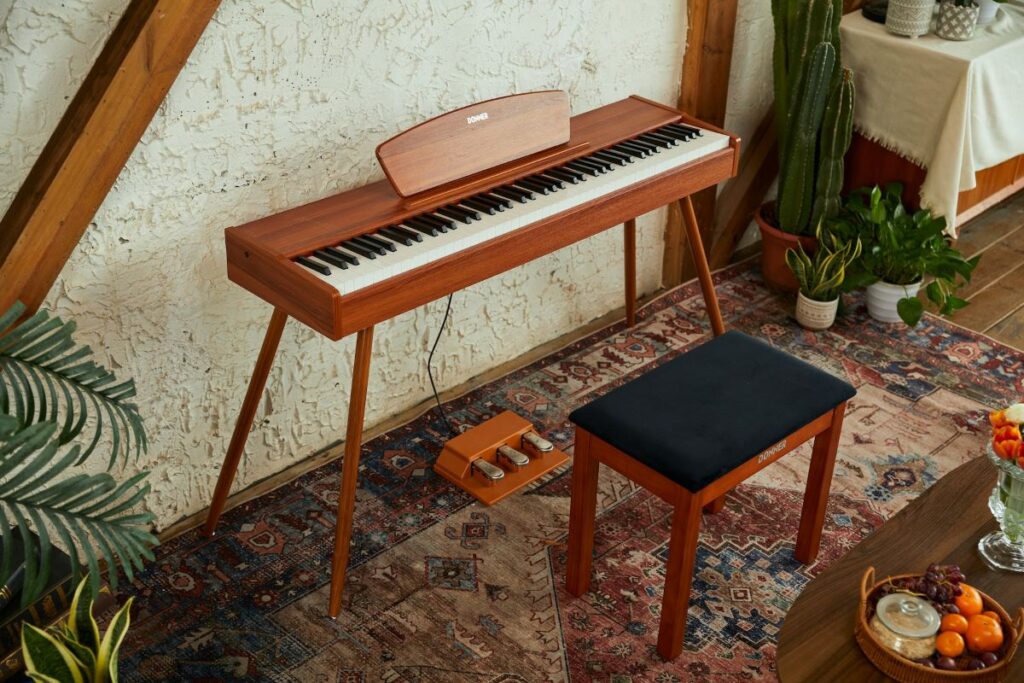茶色い電子ピアノ